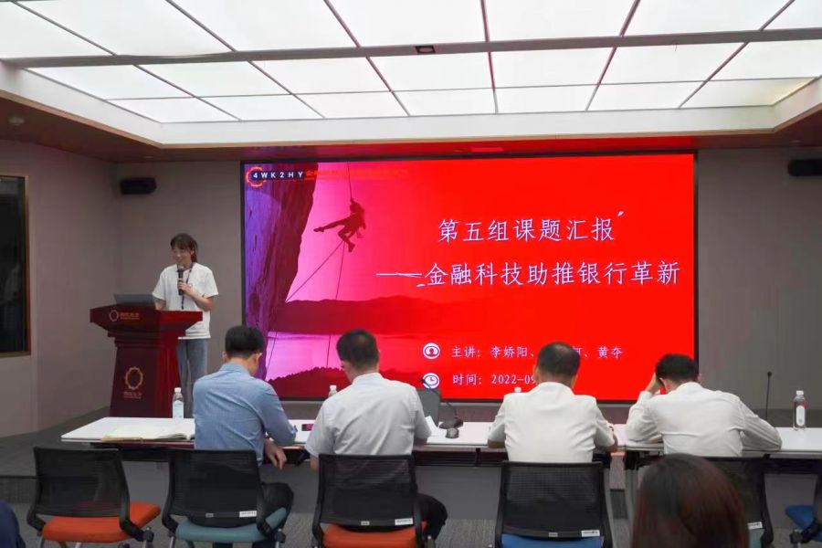1662361556437819CnDDjpg Tiệc khai trương sách 02jpg