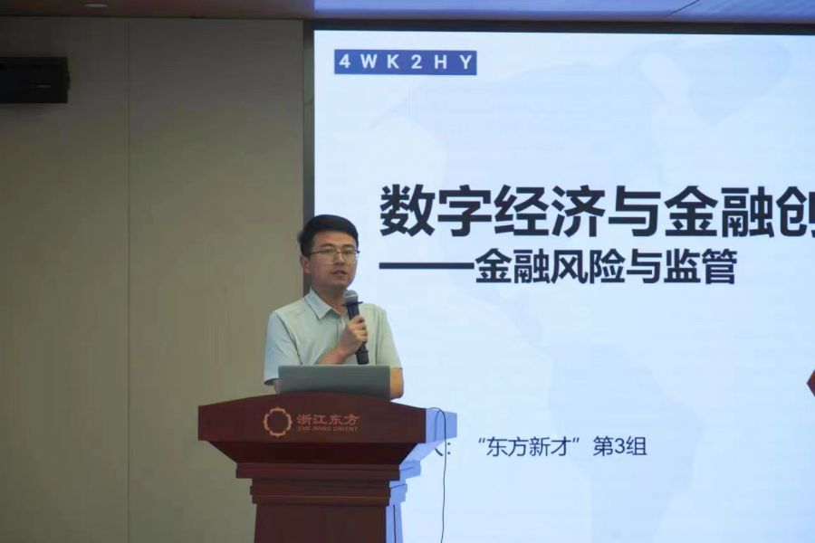 1662361570479622RXgujpg Tiệc khai trương sách 04jpg