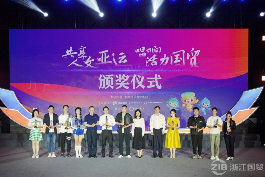 16644360787931812C7njpg Lễ trao giảijpg