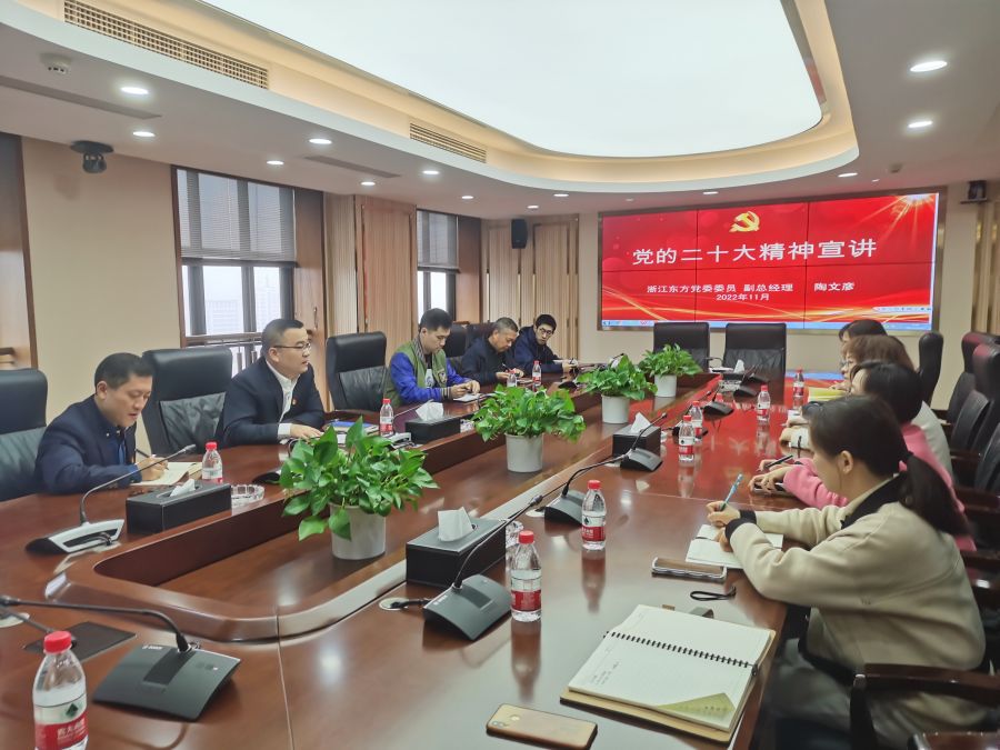 Tao Wenyan, ủy viên đảng ủy, phó chủ tịch công ty, đã đến công ty chuỗi cung ứng để phát biểujpg