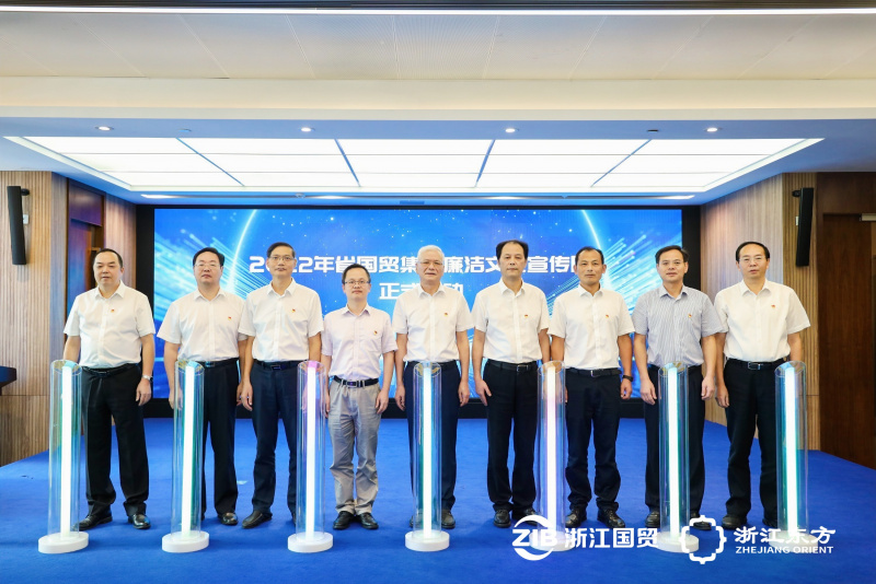 1739863963214989lzVJjpg Lễ ra mắtjpg