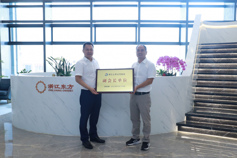 Tổng thư ký Hiệp hội các công ty niêm yết Nhà cái nào dễ ăn nhất Chen Longfa và phái đoàn của ông đã đến thăm Nhà cái nào dễ ăn nhất Oriental để thảo luận Wang Zhengjiajpg